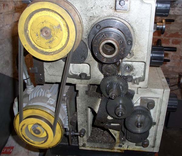 Загальний вигляд токарно-гвинторізного верстата МС-03 МС-03 Загальний вигляд токарно-гвинторізного верстата